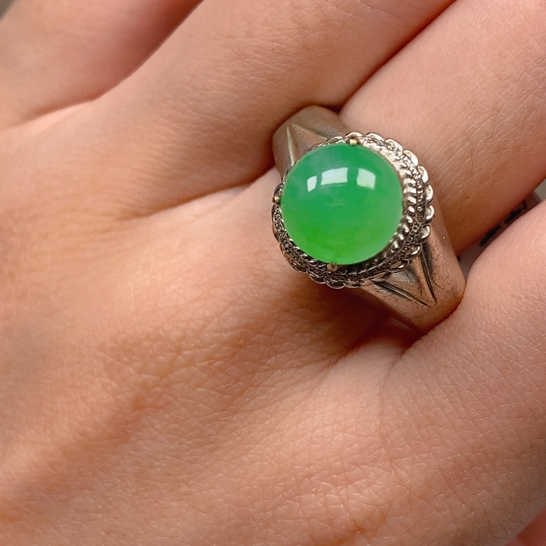翡翠戒指未镶嵌果阳绿