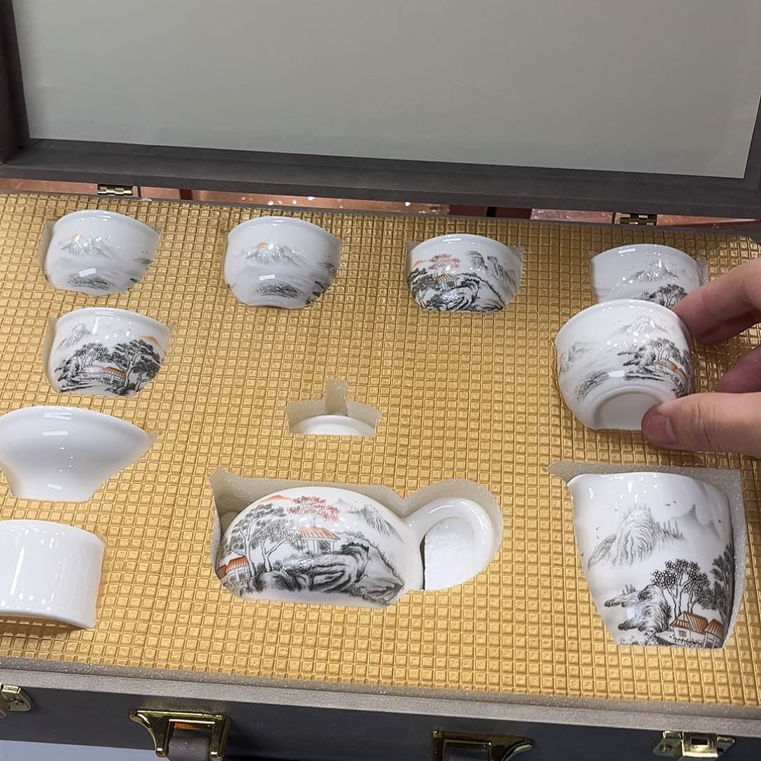 孤品茶具套装等。            