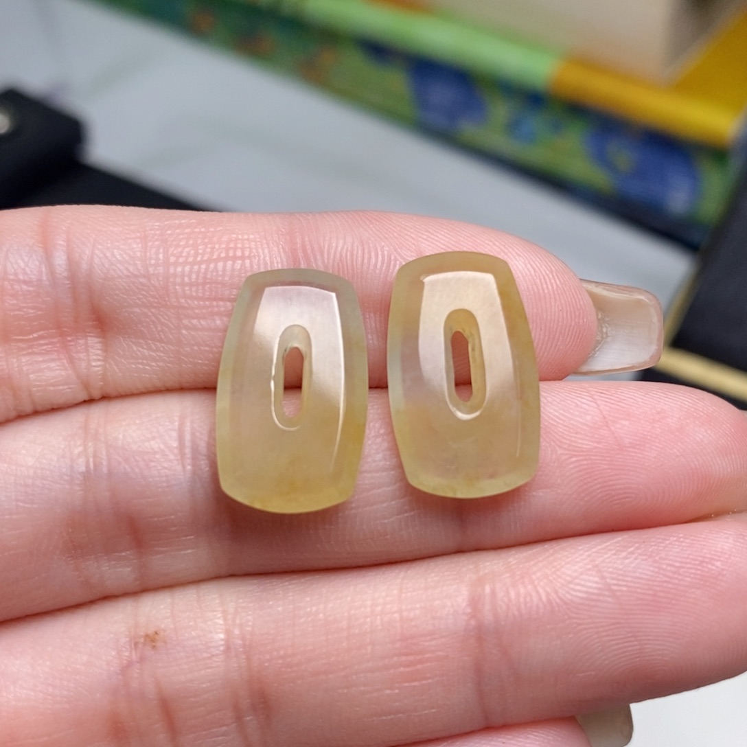 翡翠耳饰未镶嵌冰黄翡福贝