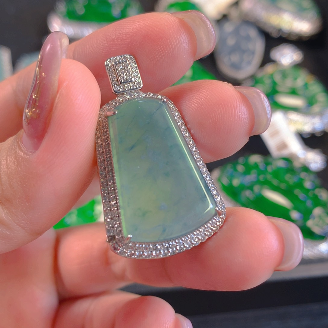 翡翠颈饰未镶嵌翡翠