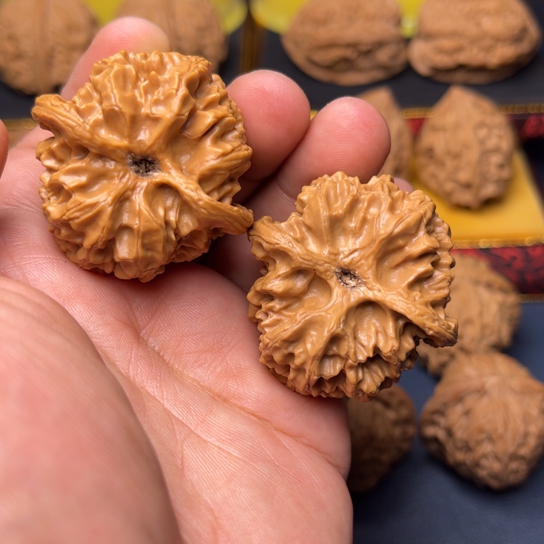 文玩核桃吊坠苹果园