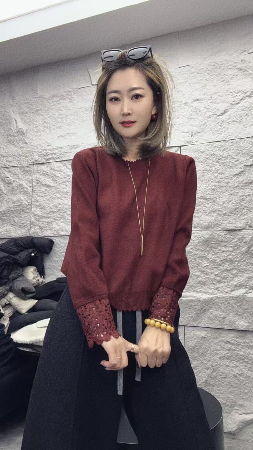 圆领蕾丝袖毛衣   