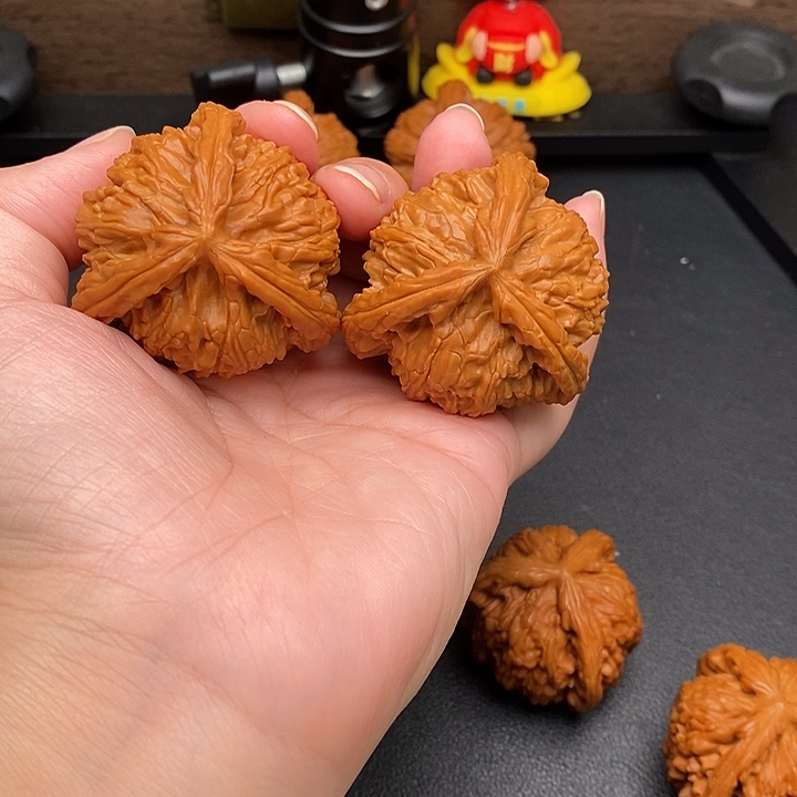 黑****把件文玩核桃白奔