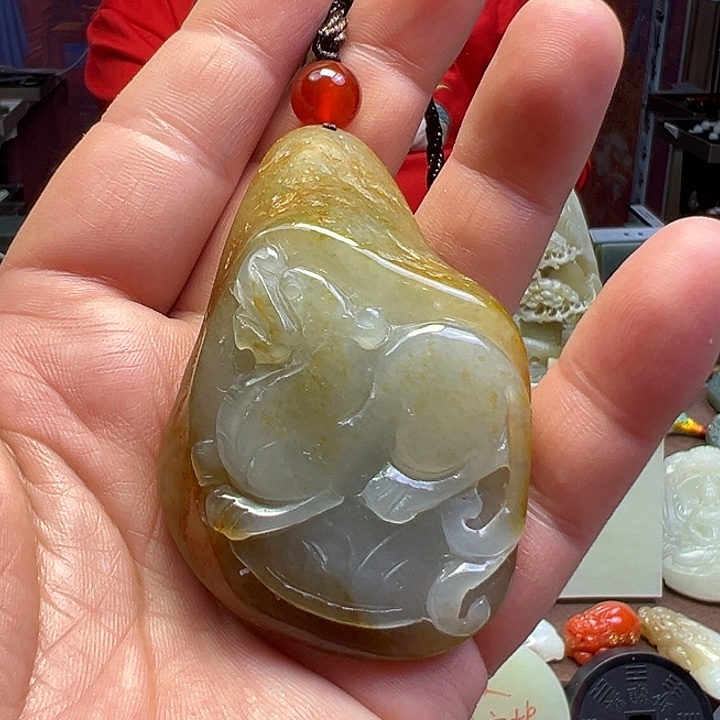 和田玉未镶嵌颈饰貔貅手把件