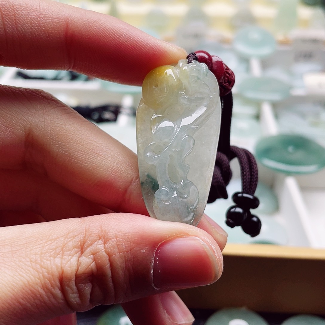 翡翠颈饰未镶嵌天然翡翠