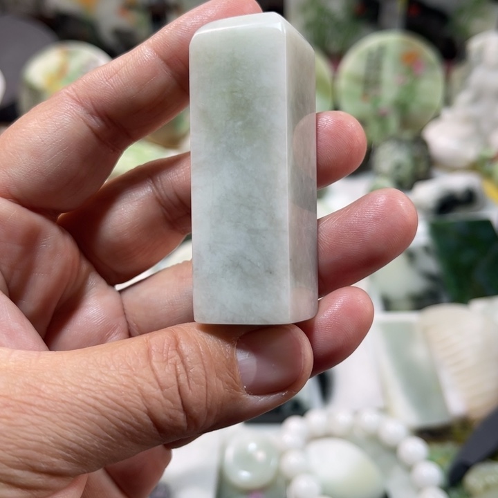 独山玉未镶嵌颈饰印章