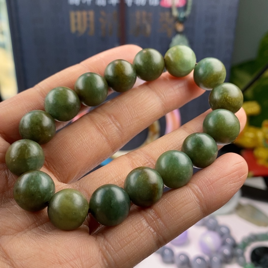 翡翠手链未镶嵌珠子