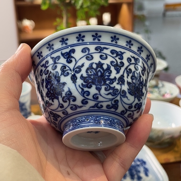 手工青花永乐压手杯