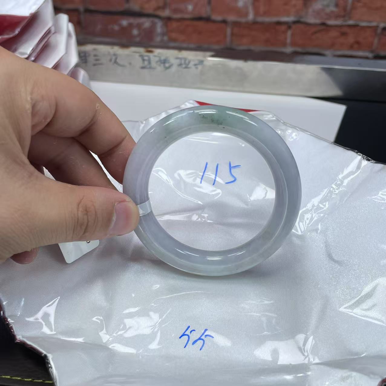 毛货手镯需精细抛光/115