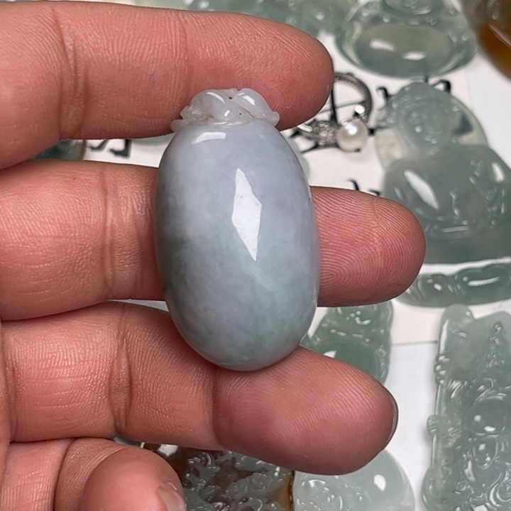 翡翠未镶嵌颈饰福瓜