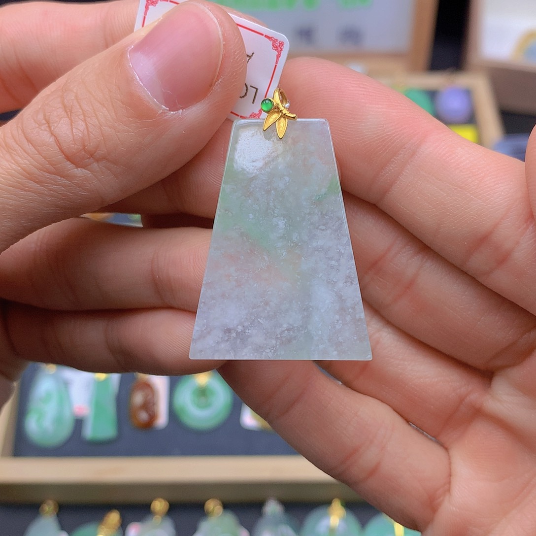 翡翠颈饰18K金镶嵌翡翠