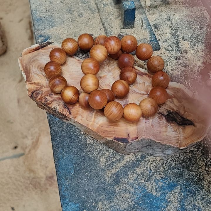 1.8红油太行崖柏工艺品