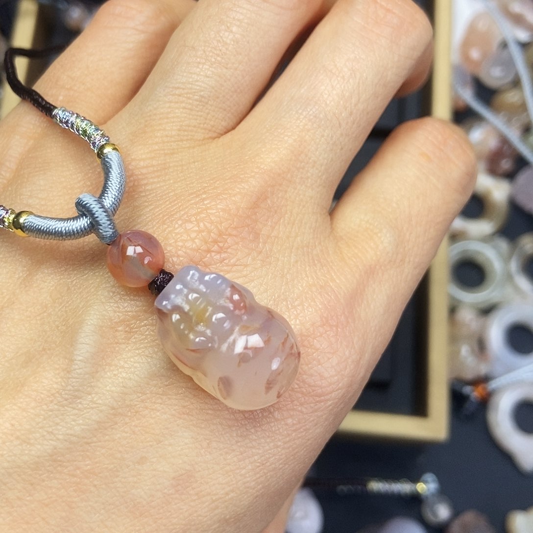 石英质玉吊坠(赠链)未镶嵌青****?