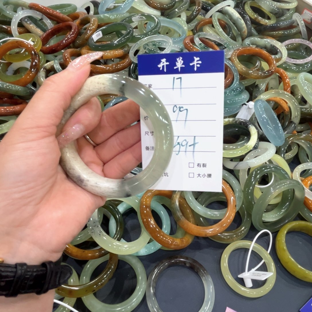 腼***美蛇纹石玉未镶嵌手镯