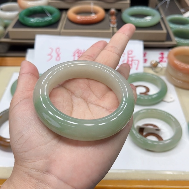 石英质玉未镶嵌手镯如**画