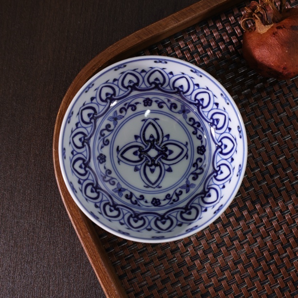 景德镇青花宝相纹普洱杯