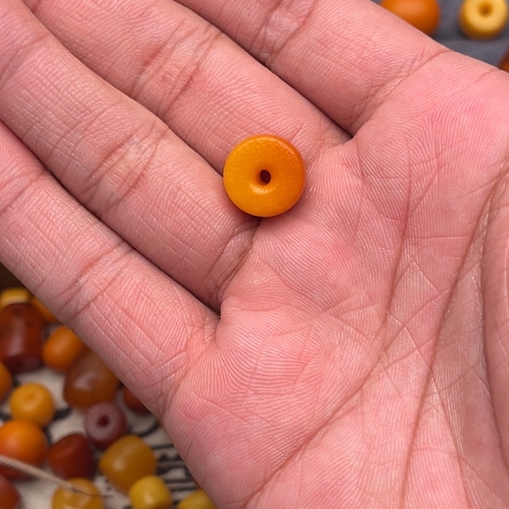 习***陌琥珀未镶嵌裸石蜜蜡墩子