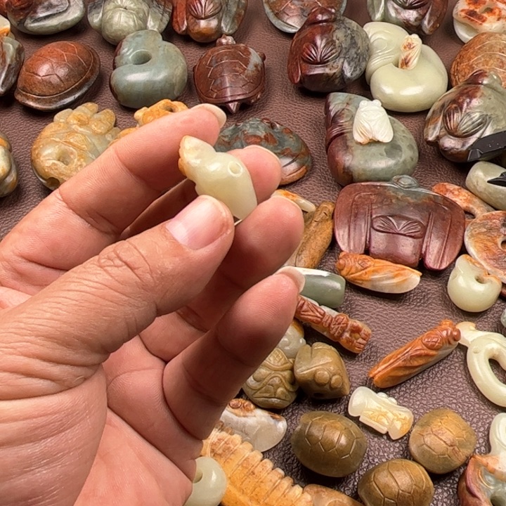 颈饰未镶嵌岫岩河磨玉（透闪石质玉）少*?