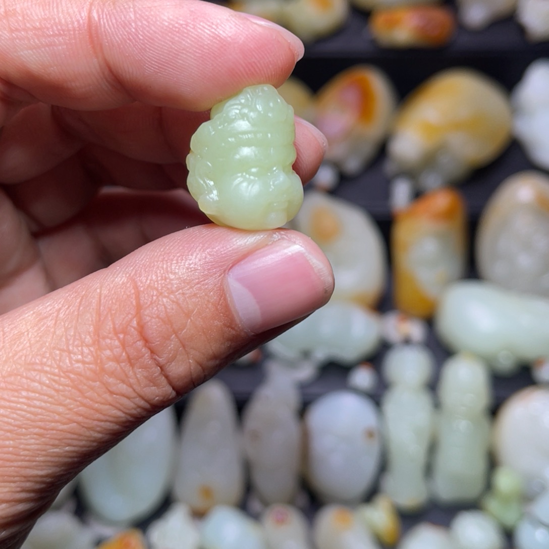 和田玉颈饰未镶嵌一***由