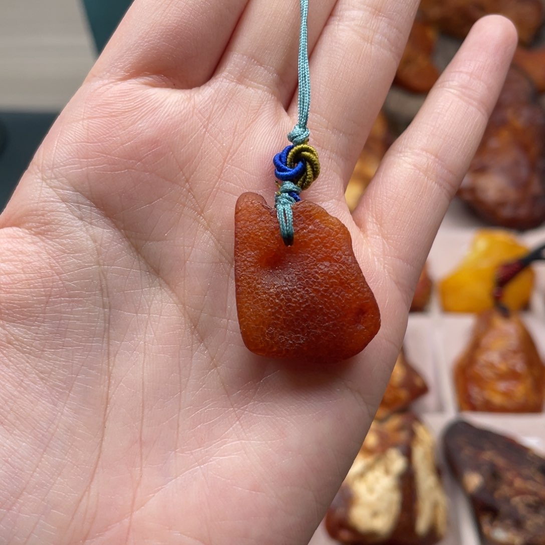 未镶嵌琥珀珠宝奇石