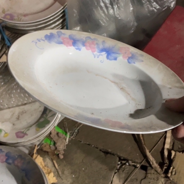 摆件陶瓷盘子碗砂锅都有