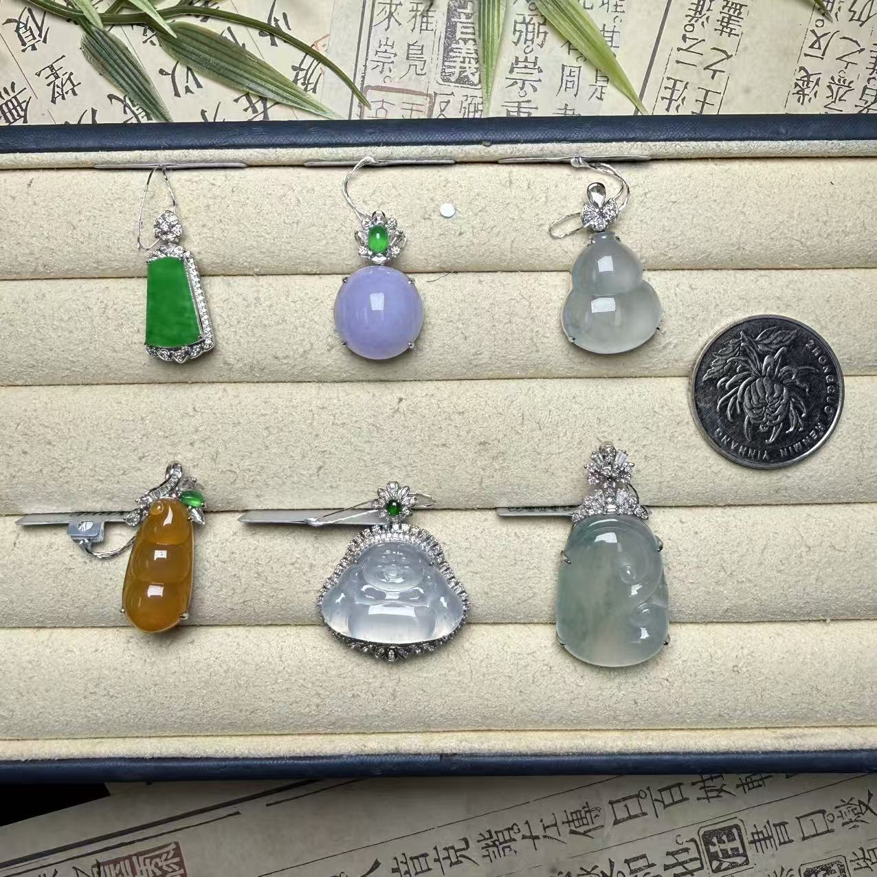 思懿珠宝 18K翡翠吊坠-13800-3-YSD-多样性发一(紫色有色差)