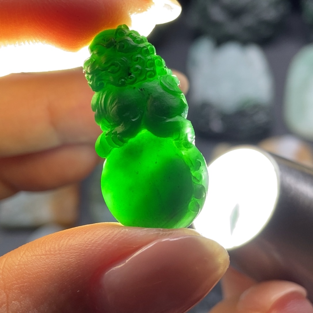 定制翡翠未镶嵌T狮狮如意