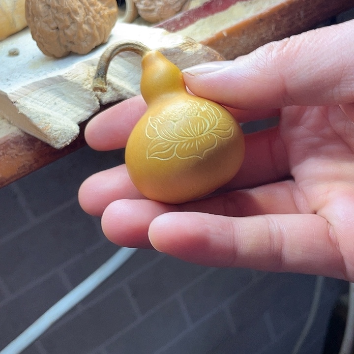 竹手工雕刻葫芦莲花图案