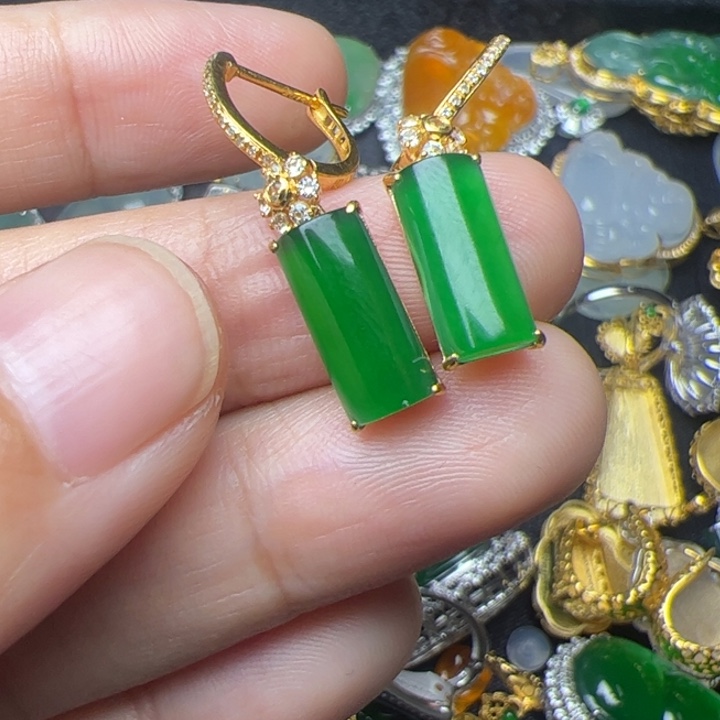 翡翠18K金镶嵌耳饰