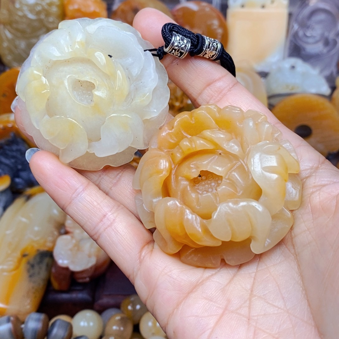 石英质玉（黄龙玉）未镶嵌颈饰