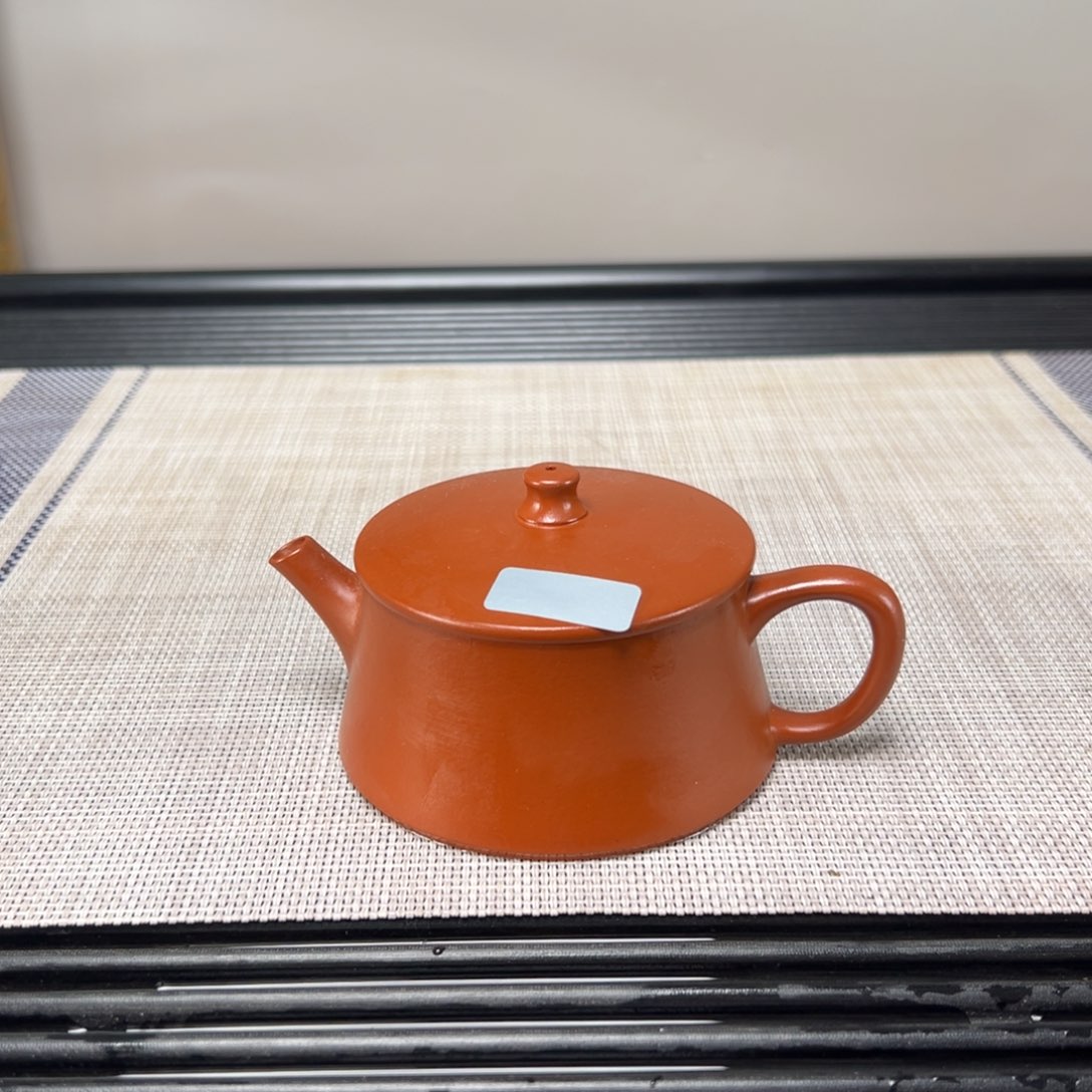 达***。壶紫砂微瑕茶壶款