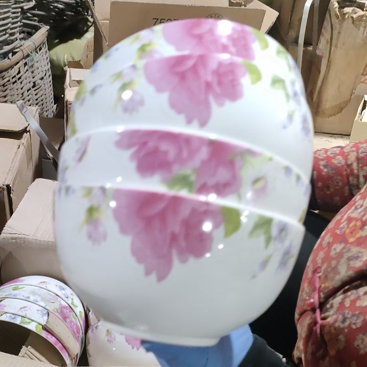 摆件盘子碗茶壶啥都有
