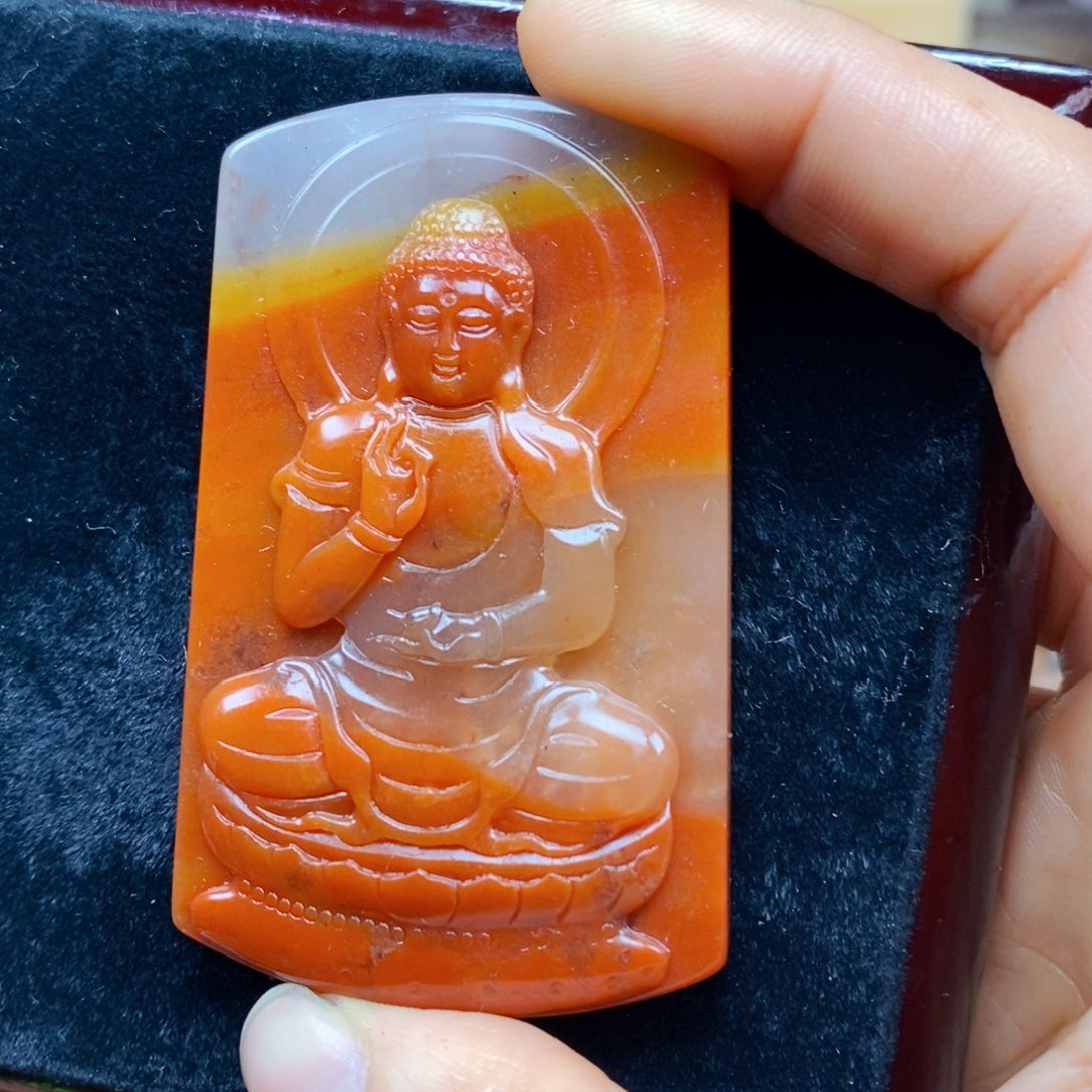 石英质玉（黄龙玉）未镶嵌颈饰