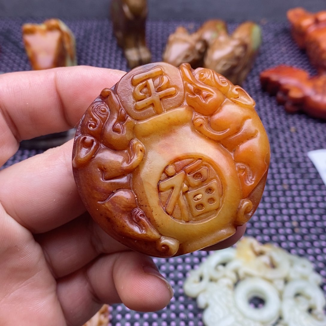 蛇纹石玉颈饰未镶嵌