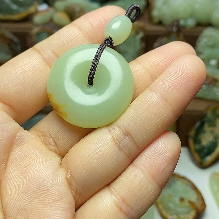 天***淡岫岩河磨玉（透闪石质玉）未镶嵌颈饰