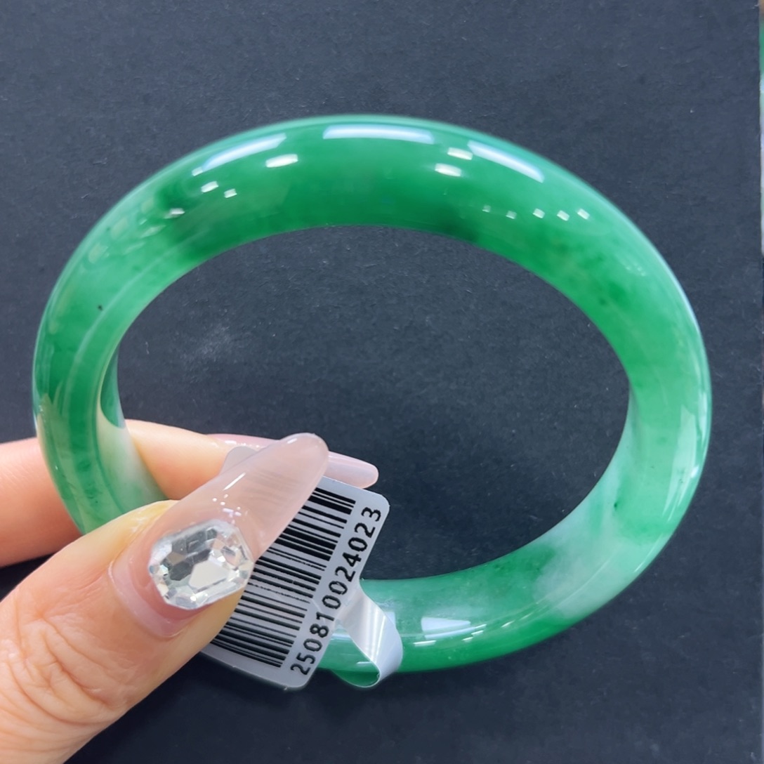 小***汪石英质玉手镯未镶嵌