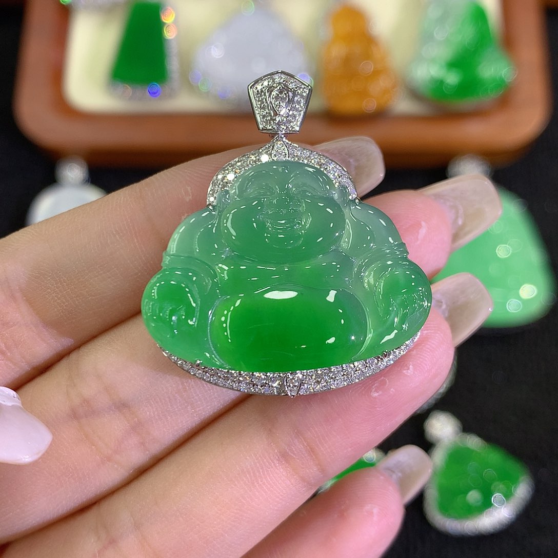 翡翠18K金镶嵌颈饰菠*头8888888888