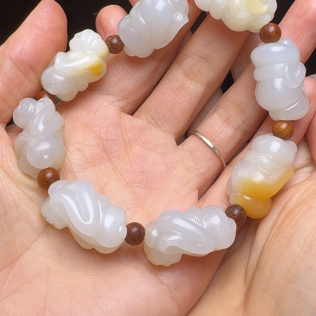 和田玉颈饰未镶嵌月*