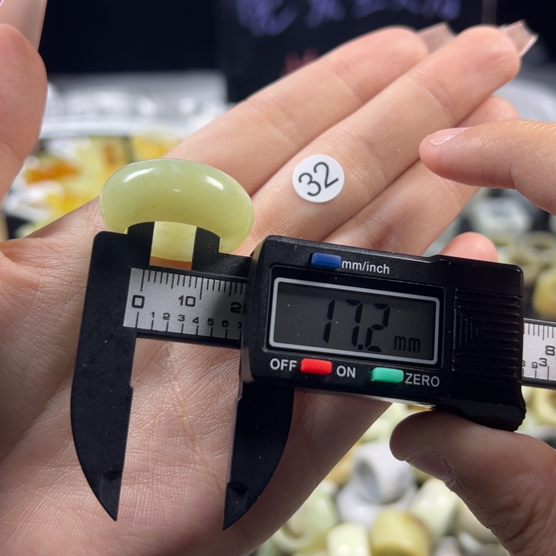 蛇纹石玉未镶嵌戒指