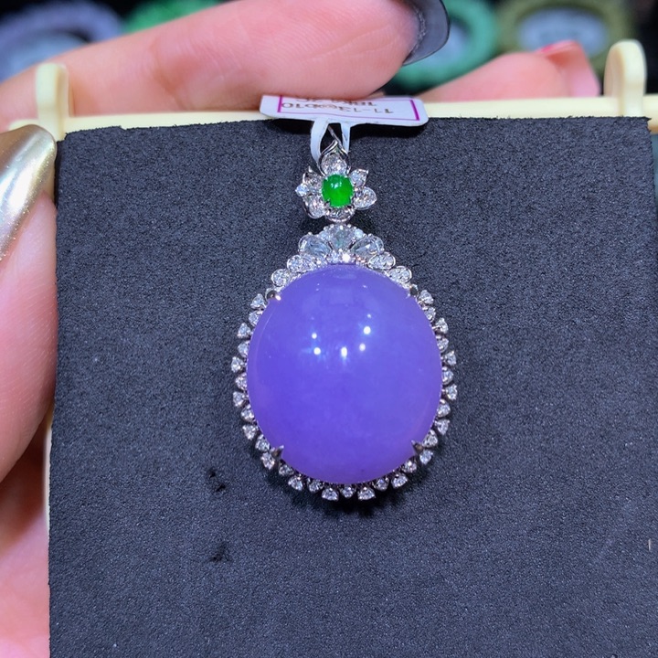 翡翠18K金镶嵌颈饰翡翠