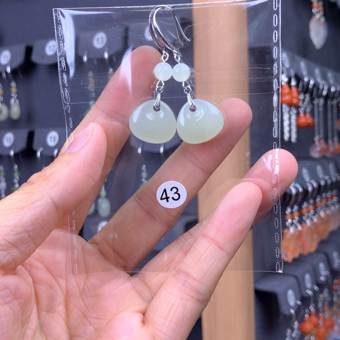 和田玉耳饰银S925镶嵌琼****妈