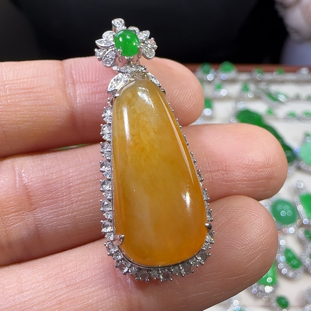 翡翠吊坠(不含链)18K金镶嵌