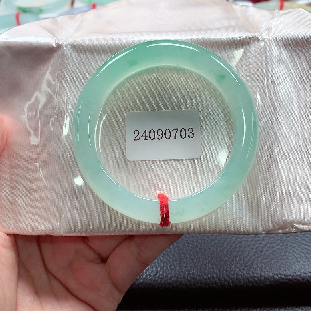 翡翠手镯未镶嵌天然A货翡翠手镯