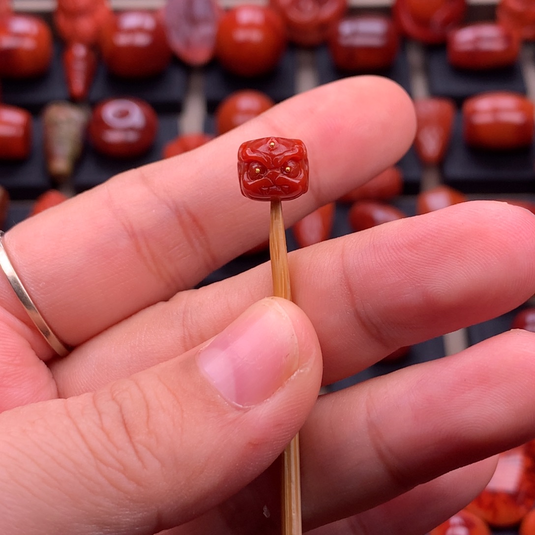 南红玛瑙未镶嵌川料原矿精工醒狮头9mm➕