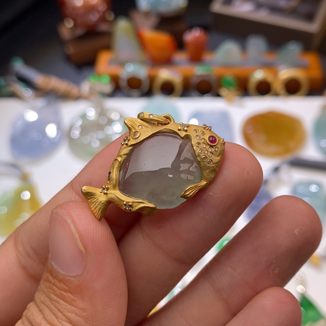 翡翠颈饰18K金镶嵌鱼之乐