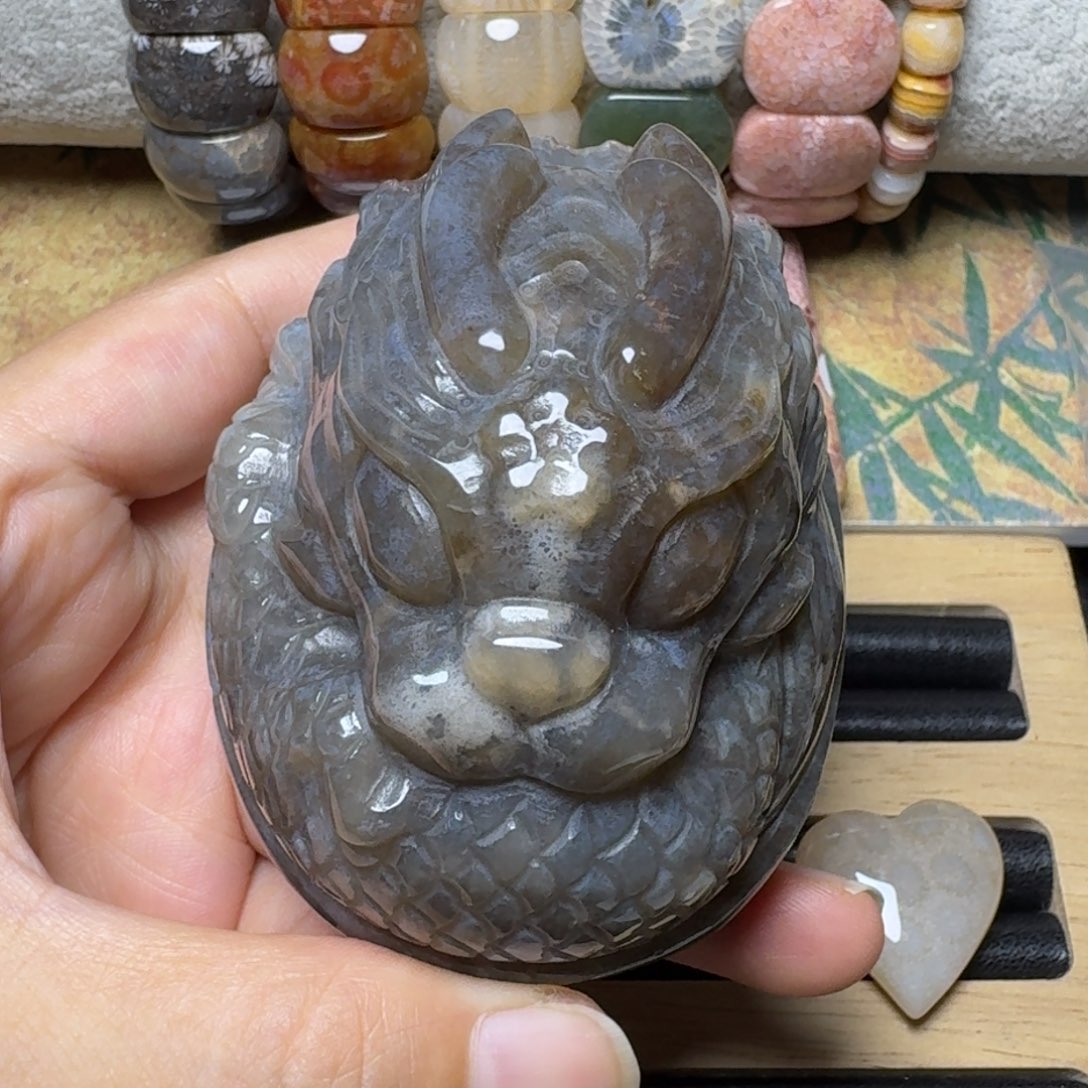 雪***洲硅化玉黑冰龙蛋338，保湿未镶嵌