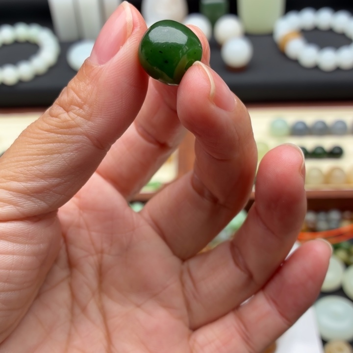 糊***涂和田玉（碧玉）未镶嵌颈饰