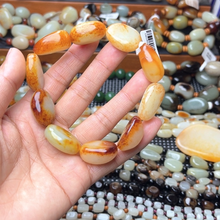 国***傅和田玉未镶嵌手链