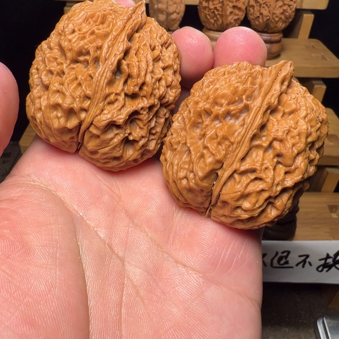 文玩核桃吊坠霹雳锤45mm（81.1克）