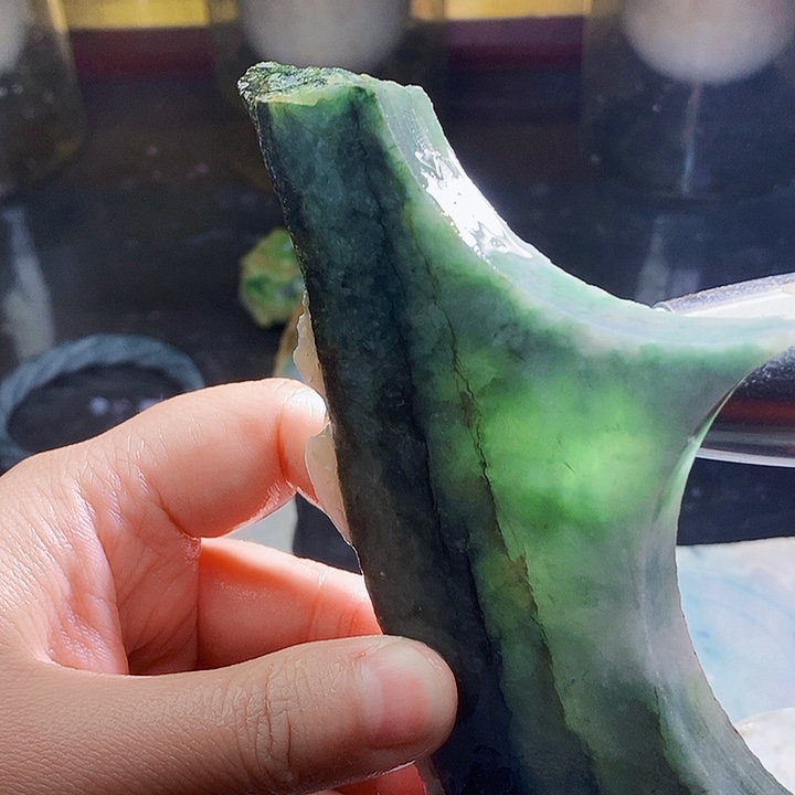 翡翠未镶嵌颈饰毛料4